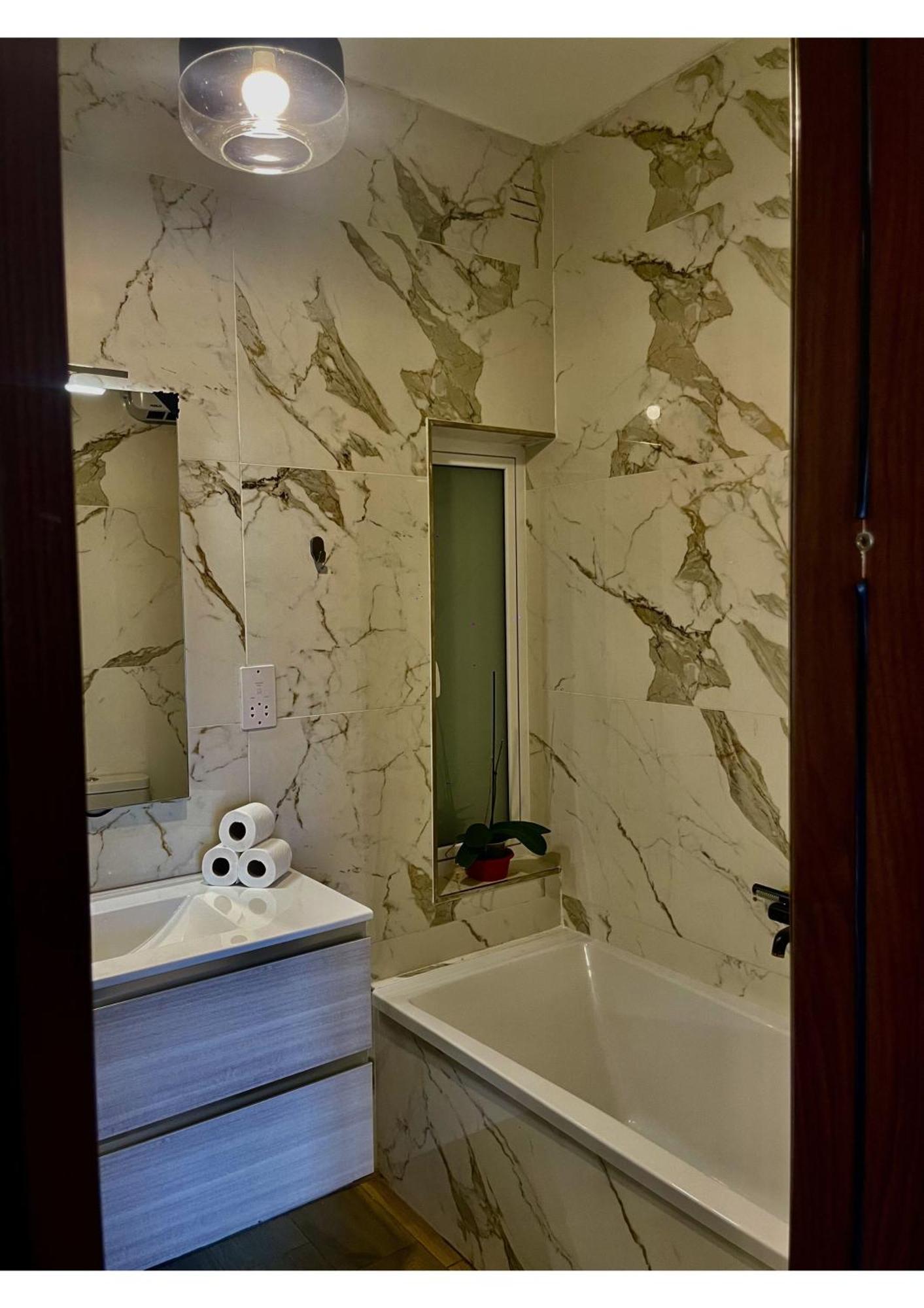 Mqabba Airport Accommodation Bedroom With Bathroom Self Check In And Self Check Out Air-Condition Included מראה חיצוני תמונה